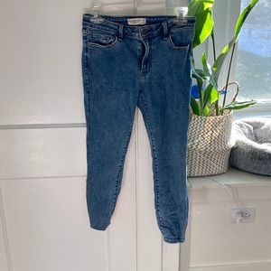 Skinny mid rise jeans size 6 short